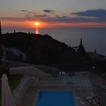 Thetis With Private Pool Where The Sunsets Fade Away ヴィラ Áyios Nikítas